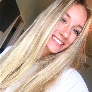 Meet your Posher, Caitlin